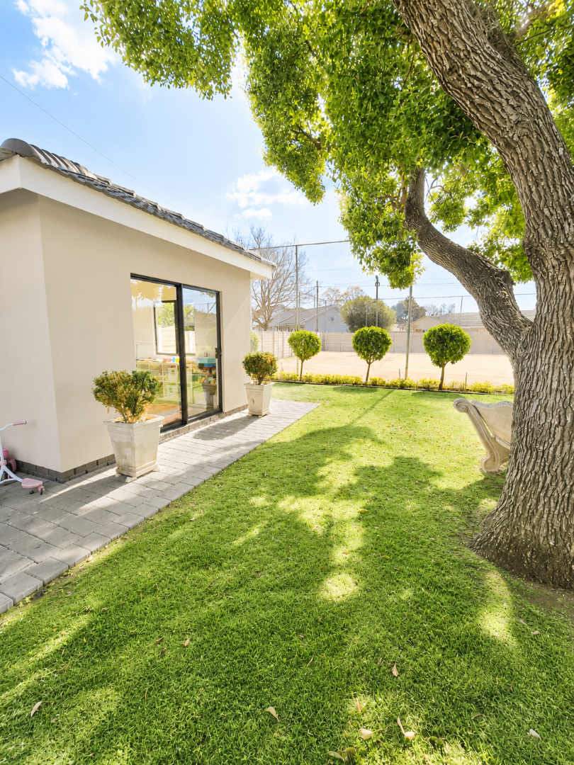 5 Bedroom Property for Sale in Flamwood North West